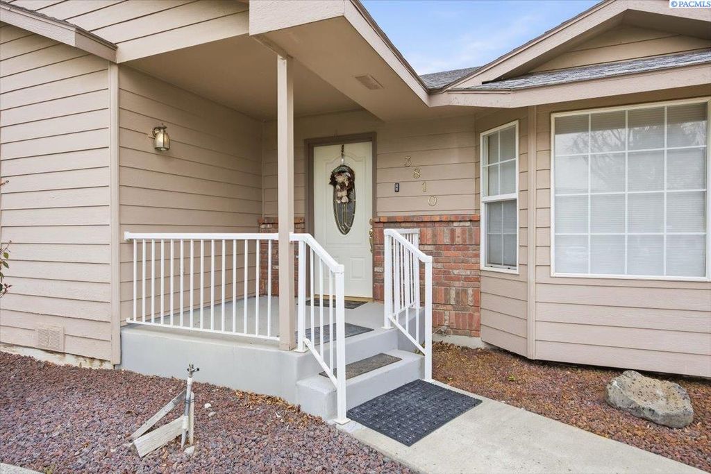 Photo of 3810 S Buntin Loop, Kennewick, WA 99336 (MLS # 291270)