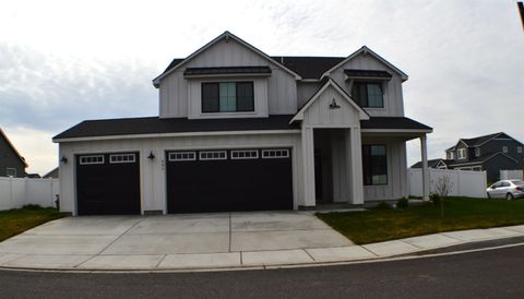 Photo of 406 Ruby Ave, Grandview, WA 98930 (MLS # 292129)