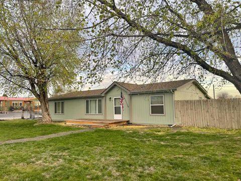 Photo of 73 W Sunset Dr, Burbank, WA 99323 (MLS # 291876)