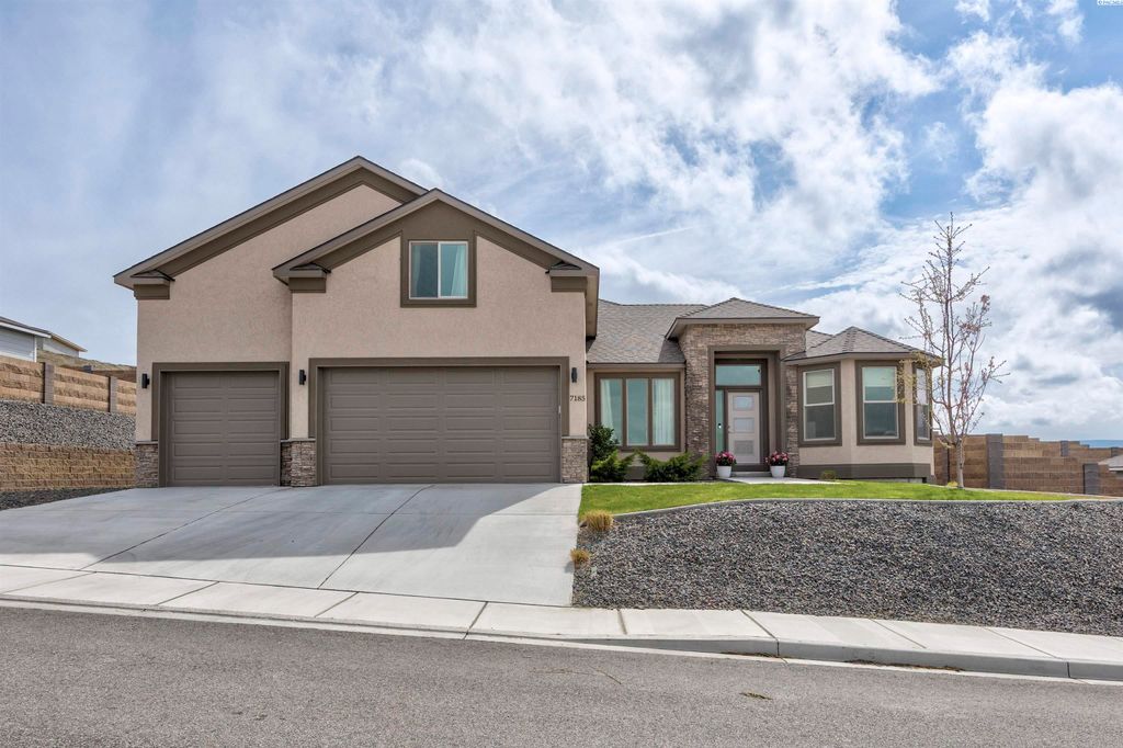Photo of 7185 Corsica Street, West Richland, WA 99353 (MLS # 291787)