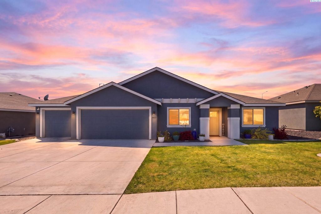 Photo of 4422 Kitimat Ln, Pasco, WA 99301 (MLS # 292281)