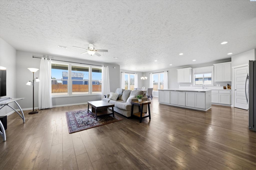 Photo of 3918 Bismarck Ln, Pasco, WA 99301 (MLS # 292454)