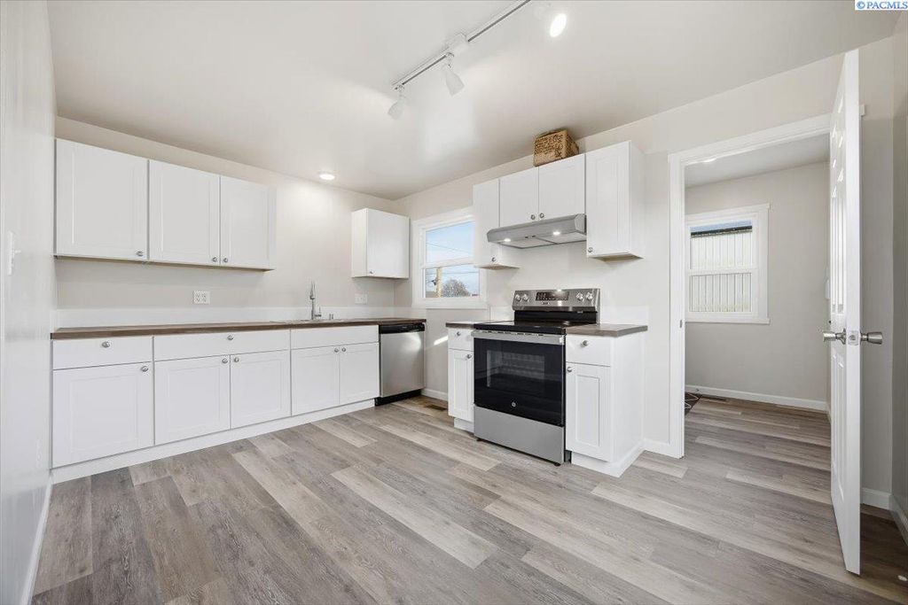 Photo of 501 S Fir St, Kennewick, WA 99336 (MLS # 289010)