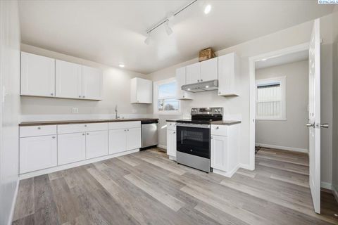 Photo of 501 S Fir St, Kennewick, WA 99336 (MLS # 289010)