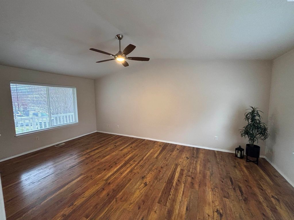 Photo of 1945 NW Valhalla Dr, Pullman, WA 99163 (MLS # 289336)