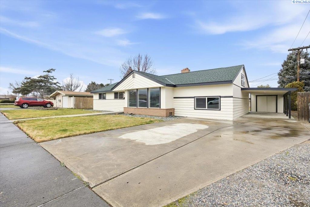 Photo of 2514 W Clearwater Ave, Kennewick, WA 99336 (MLS # 290533)