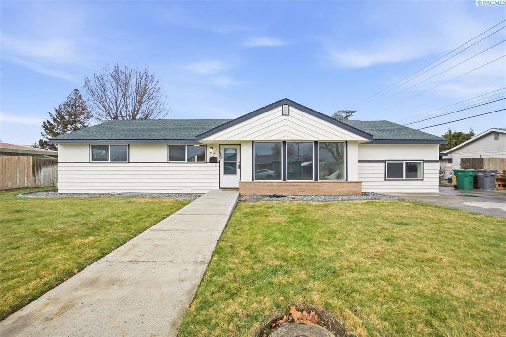 Photo of 2514 W Clearwater Ave, Kennewick, WA 99336 (MLS # 290533)