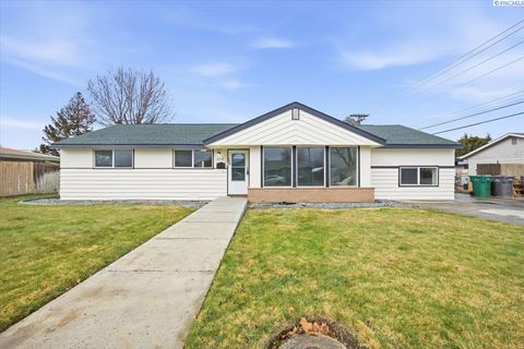 Photo of 2514 W Clearwater Ave, Kennewick, WA 99336 (MLS # 290533)