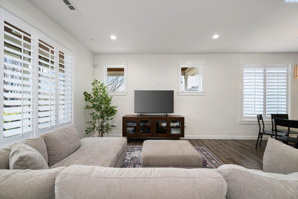 Photo of 4572 Ava Way, Kennewick, WA 99352 (MLS # 290040)