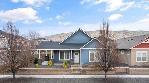 Photo of 4572 Ava Way, Richland, WA 99352 (MLS # 290040)