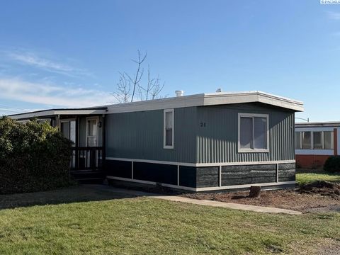 Photo of 2917 W 19th Ave #21, Kennewick, WA 99337 (MLS # 290132)