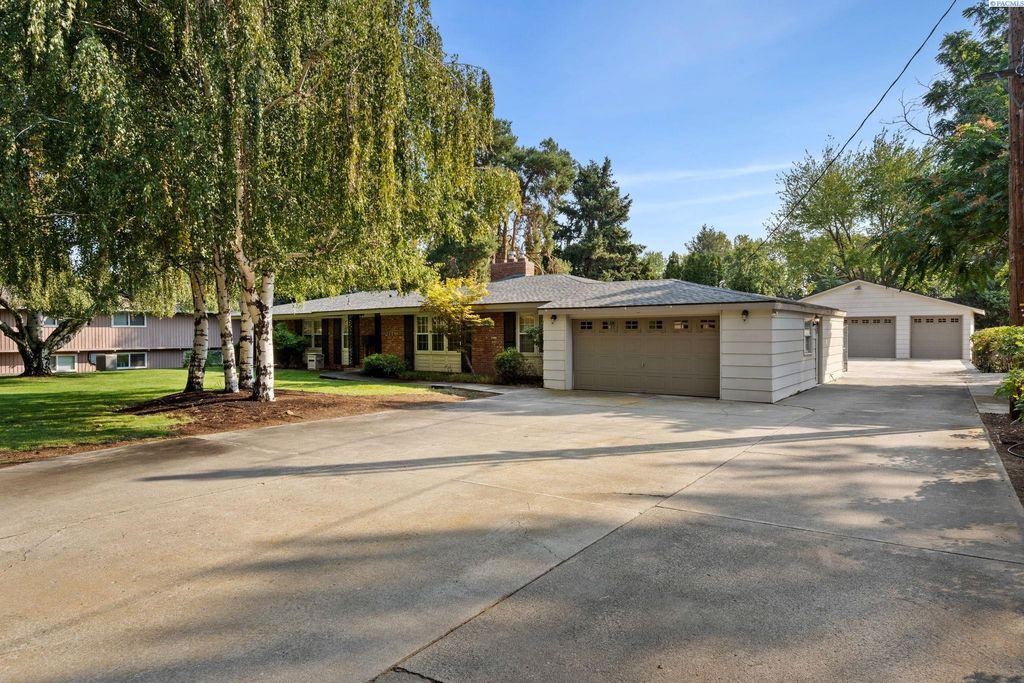 Photo of 2110 Davison Ave, Richland, WA 99354 (MLS # 288225)