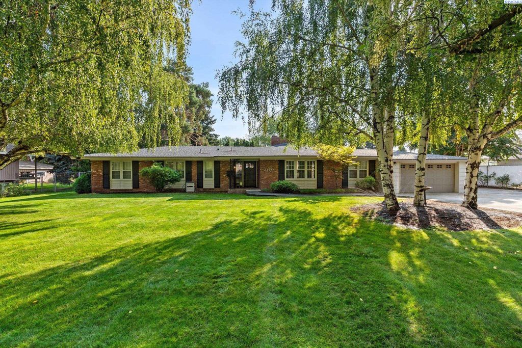 Photo of 2110 Davison Ave, Richland, WA 99354 (MLS # 288225)
