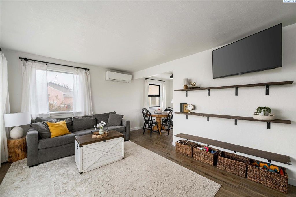 Photo of 522 N Irving St, Kennewick, WA 99336 (MLS # 290744)