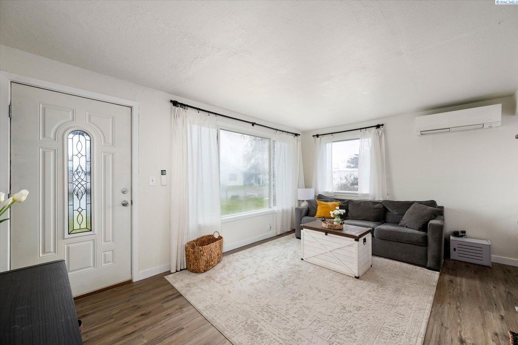 Photo of 522 N Irving St, Kennewick, WA 99336 (MLS # 290744)