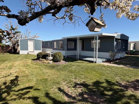 Photo of 2917 W 19th Ave #22, Kennewick, WA 99336 (MLS # 291839)