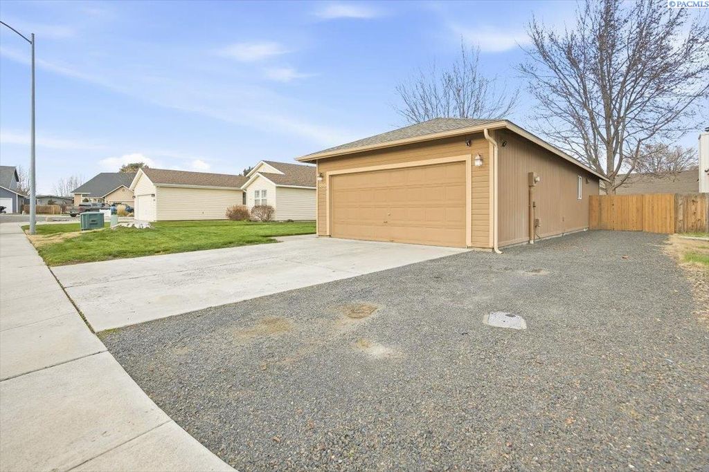 Photo of 3818 W Hood Ct, Kennewick, WA 99336 (MLS # 289800)