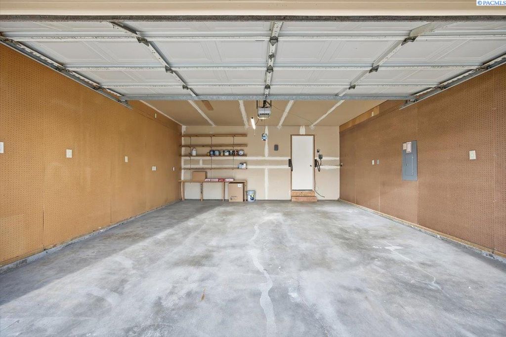 Photo of 3818 W Hood Ct, Kennewick, WA 99336 (MLS # 289800)