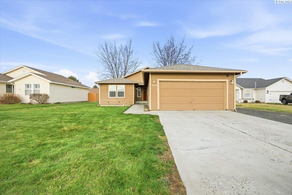 Photo of 3818 W Hood Ct, Kennewick, WA 99336 (MLS # 289800)