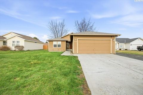 Photo of 3818 W Hood Ct, Kennewick, WA 99336 (MLS # 289800)