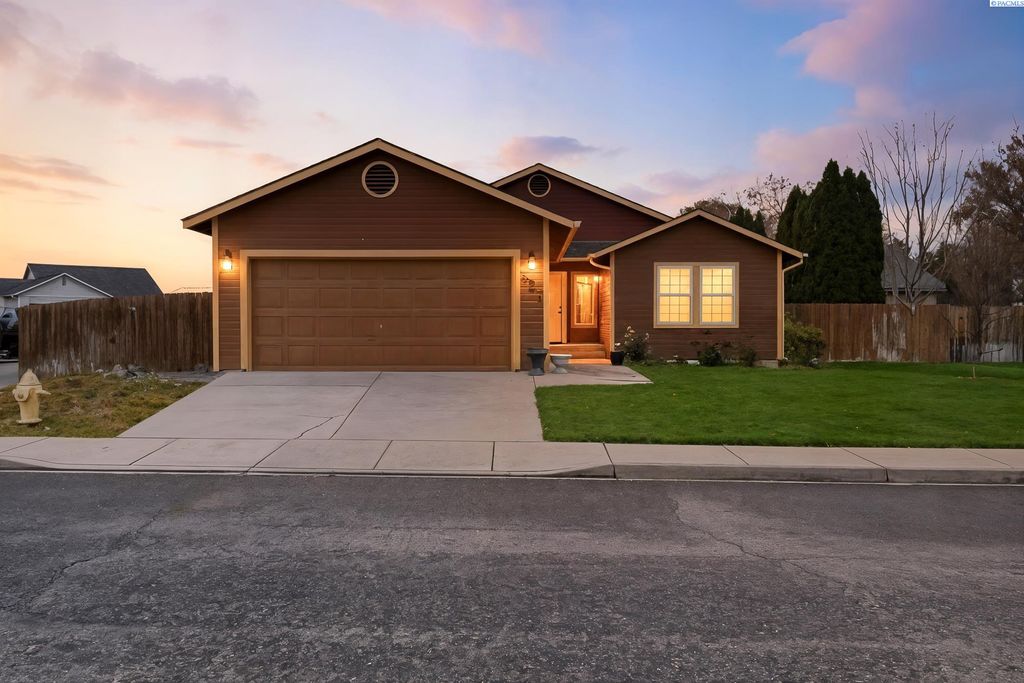 Photo of 521 N Reed St, Kennewick, WA 99336 (MLS # 289009)