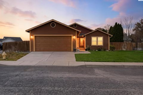 Photo of 521 N Reed St, Kennewick, WA 99336 (MLS # 289009)