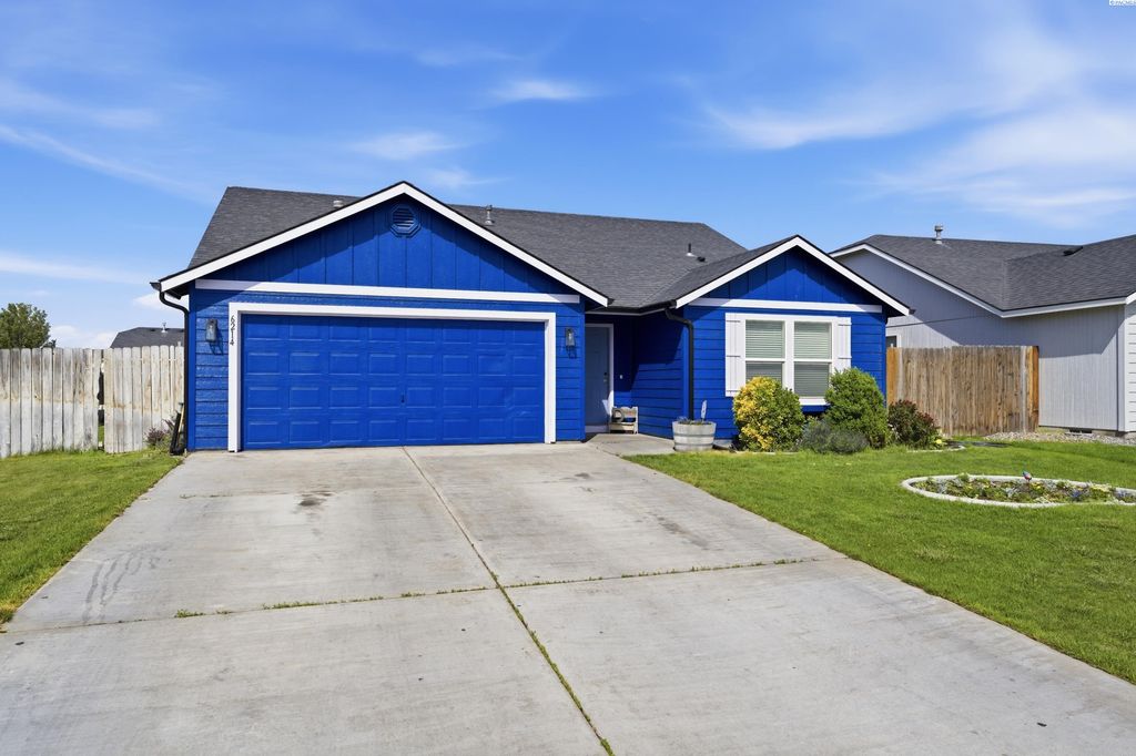 Photo of 6214 Robert Wayne Dr, Pasco, WA 99301 (MLS # 292981)