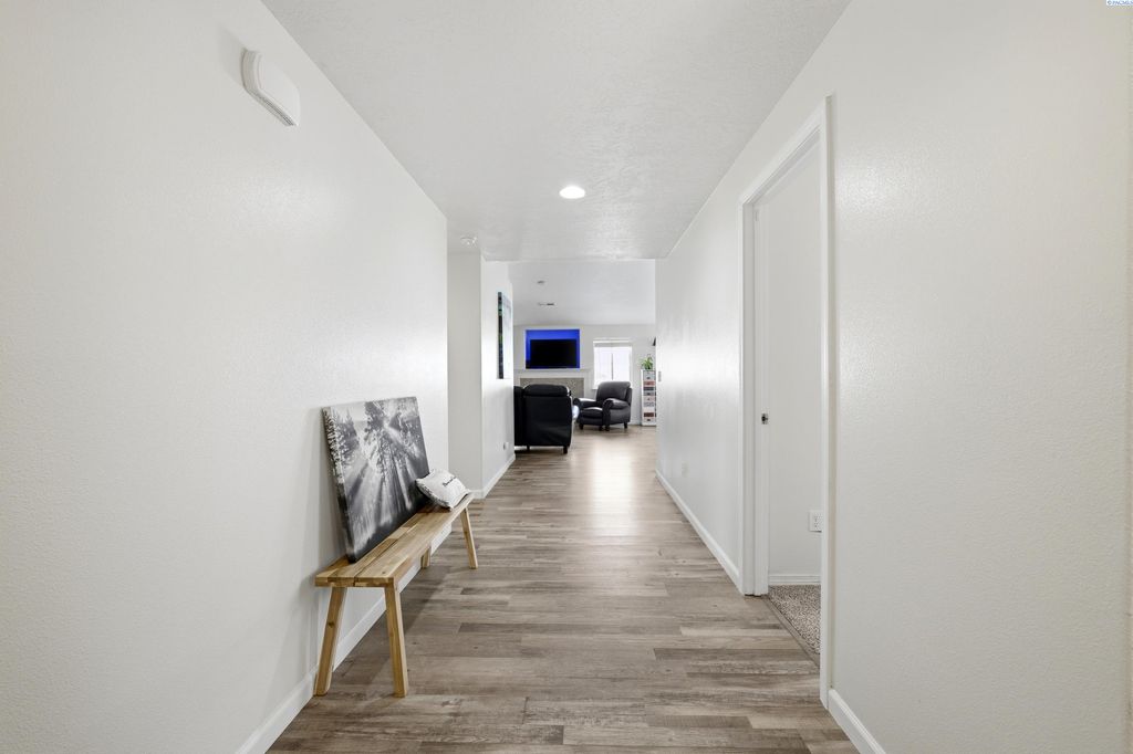 Photo of 6214 Robert Wayne Dr, Pasco, WA 99301 (MLS # 292981)
