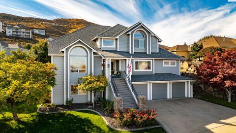 Photo of 481 Clermont Drive, Richland, WA 99352 (MLS # 288432)