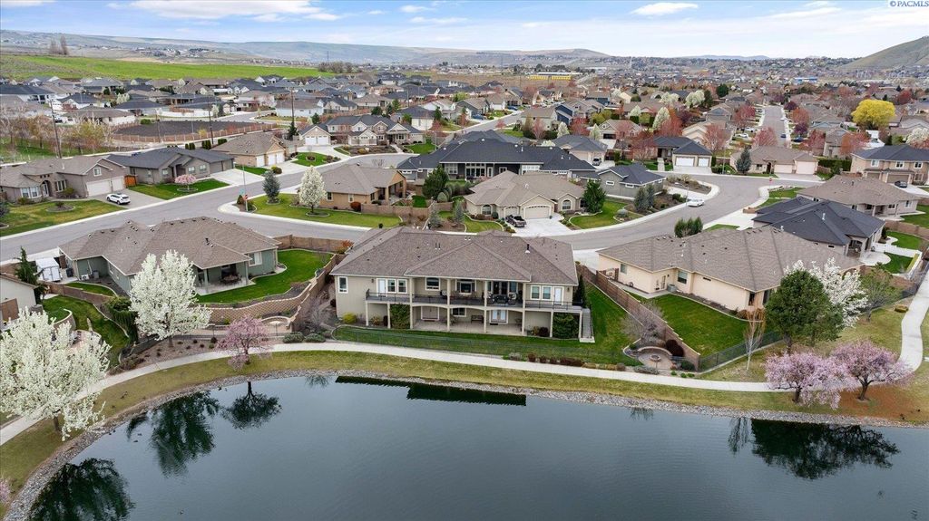 Photo of 739 S Idaho Pl, Kennewick, WA 99336 (MLS # 290244)