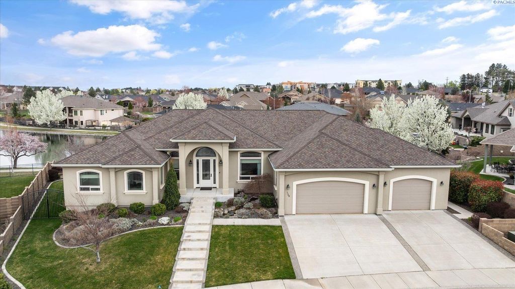 Photo of 739 S Idaho Pl, Kennewick, WA 99336 (MLS # 290244)