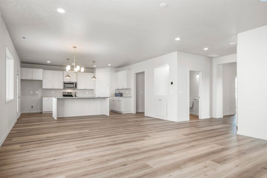 Photo of 215 Packer St, Prosser, WA 99350 (MLS # 291408)