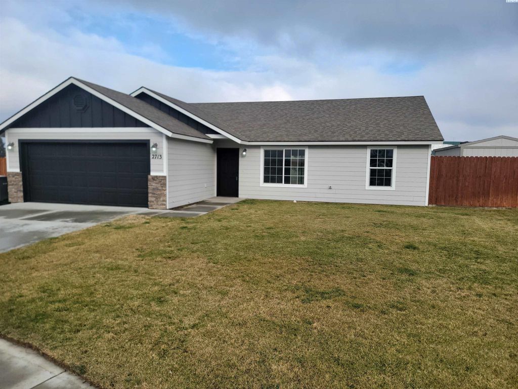 Photo of 2713 Blaine Ct, Pasco, WA 99301 (MLS # 290093)