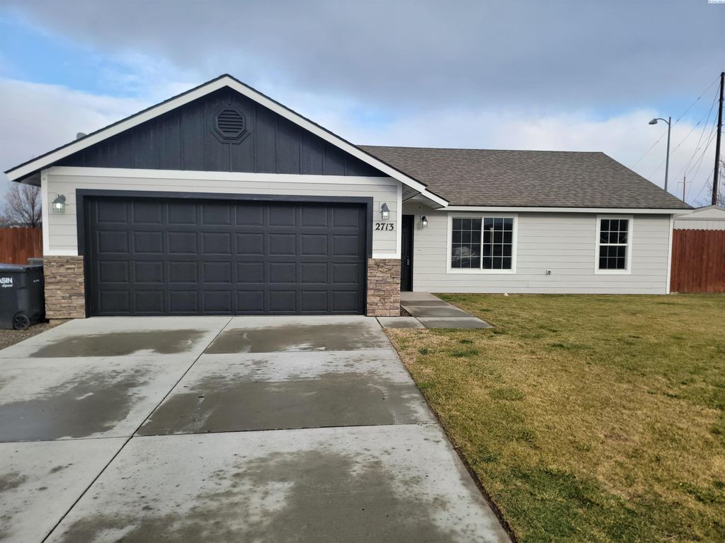 Photo of 2713 Blaine Ct, Pasco, WA 99301 (MLS # 290093)