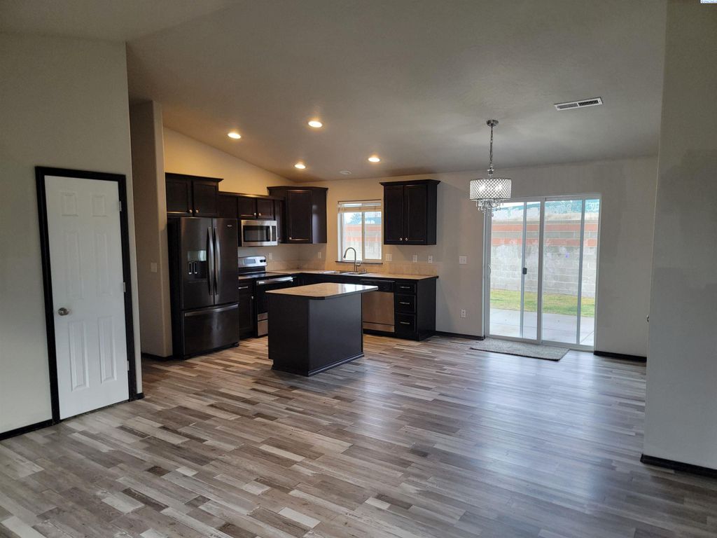 Photo of 2713 Blaine Ct, Pasco, WA 99301 (MLS # 290093)