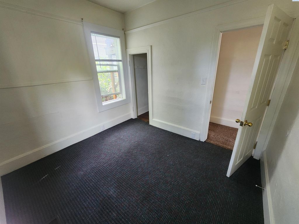 Photo of 513-515 NE Kamiaken Street, Pullman, WA 99163 (MLS # 291726)