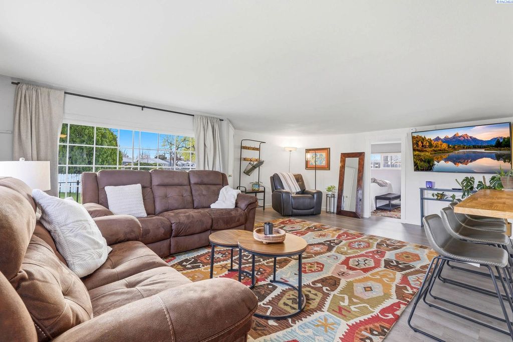 Photo of 1207 Sanford Ave, Richland, WA 99354 (MLS # 291734)