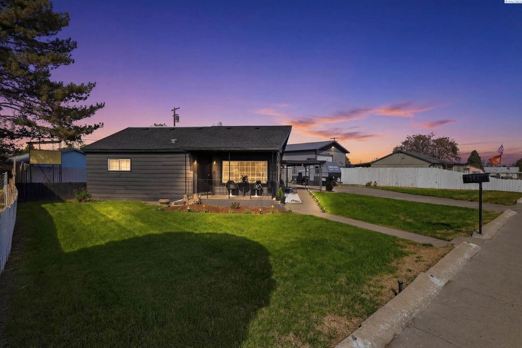 Photo of 1207 Sanford Ave, Richland, WA 99354 (MLS # 291734)