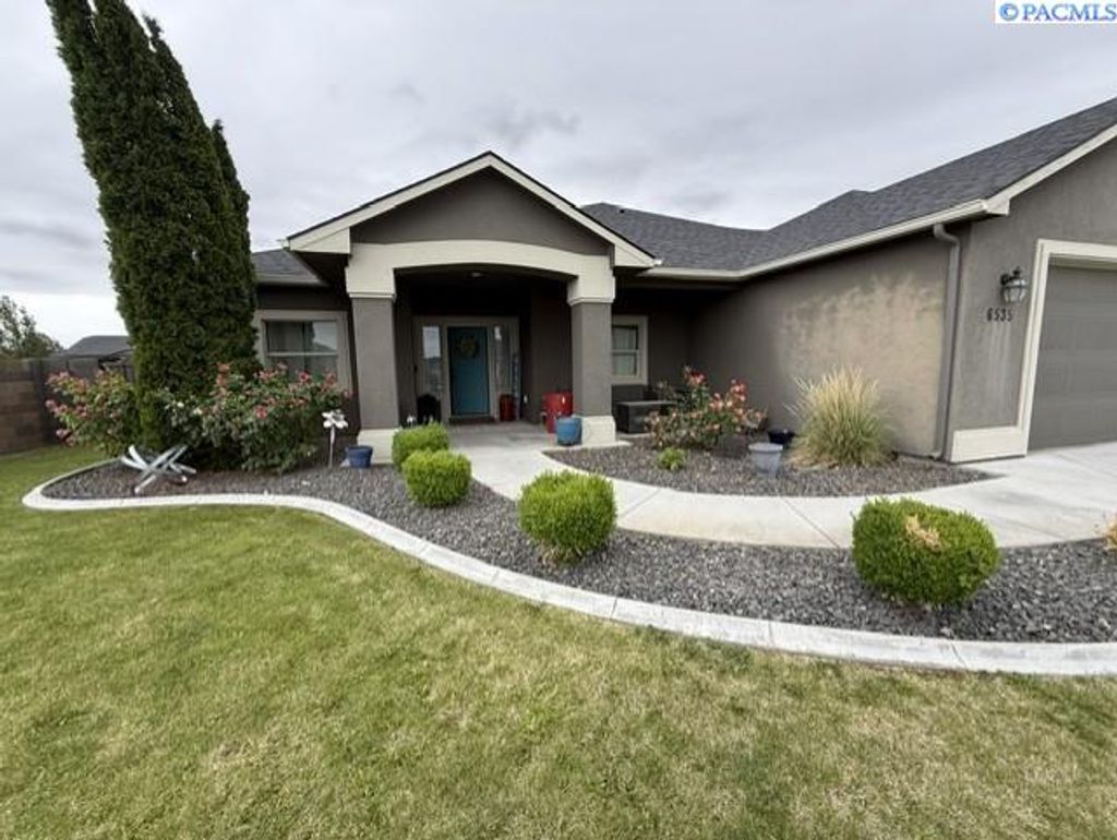 Photo of 6535 Cobalt Dr, West Richland, WA 99353 (MLS # 292951)