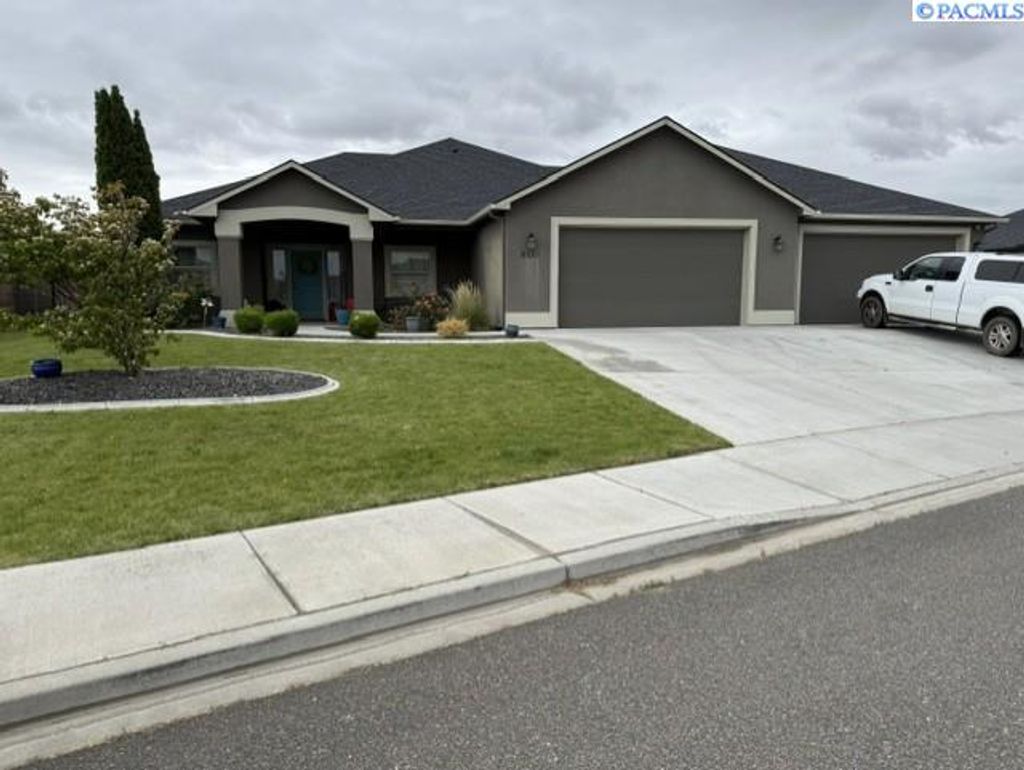 Photo of 6535 Cobalt Dr, West Richland, WA 99353 (MLS # 292951)