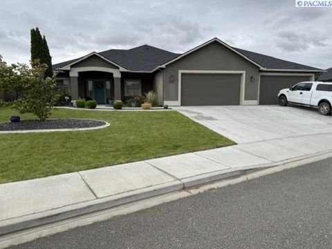 Photo of 6535 Cobalt Dr, West Richland, WA 99353 (MLS # 292951)