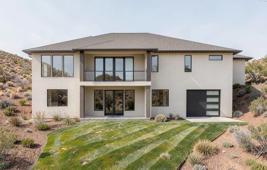 Photo of 1045 Suncrest Trl, Richland, WA 99352 (MLS # 292306)