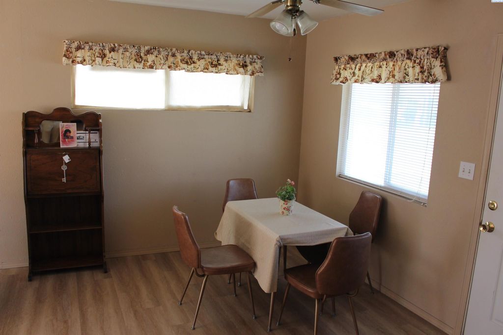 Photo of 2109 Duportail St, Richland, WA 99352 (MLS # 287772)