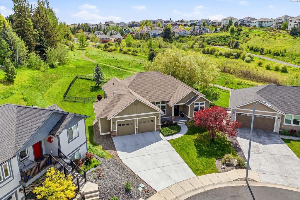 Photo of 840 SW Blue Heron Ct, Pullman, WA 99163 (MLS # 292890)
