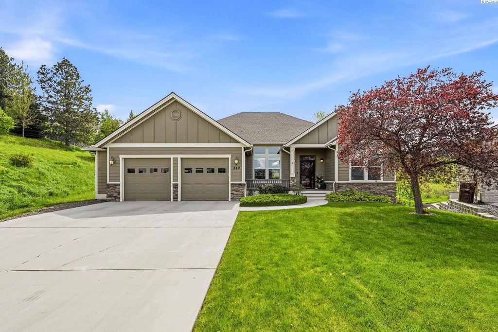 Photo of 840 SW Blue Heron Ct, Pullman, WA 99163 (MLS # 292890)