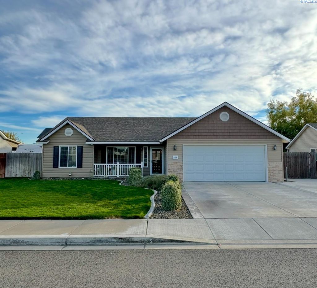 Photo of 4806 Catalonia Dr, Pasco, WA 99301 (MLS # 288341)