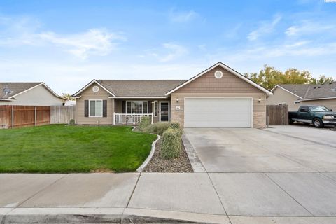 Photo of 4806 Catalonia Dr, Pasco, WA 99301 (MLS # 288341)
