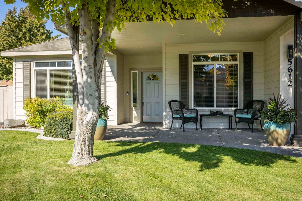 Photo of 5612 W 11th Ave, Kennewick, WA 99338 (MLS # 288262)