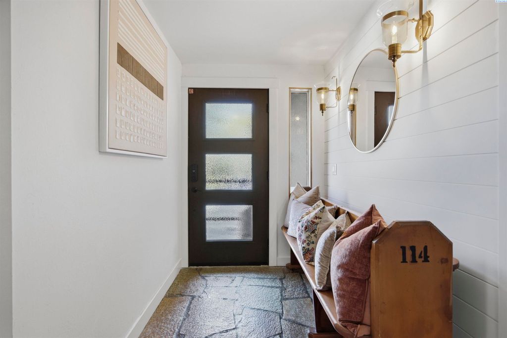 Photo of 241 Pinetree Lane, Richland, WA 99352 (MLS # 292012)