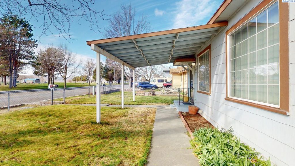 Photo of 1415 E 10th Avenue, Kennewick, WA 99336 (MLS # 291135)